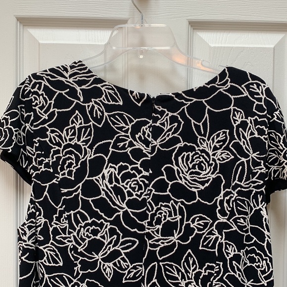 Beautiful black dress, with white floral design, smoke & pet free home - Picture 5 of 11
